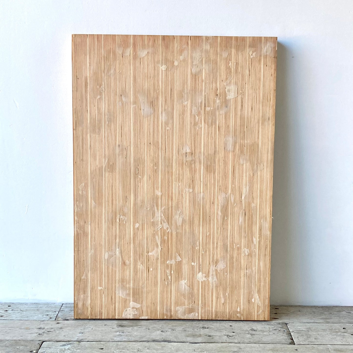 Plader i kertotræ er laminattræ med stor styrke. Strukturen i træet giver pladerne et flot mønster og look. Pladerne er meget velegnede til unikke bordplader.