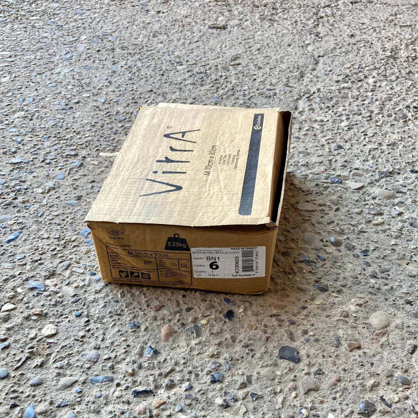 Vitra blank hvid gulvflise 10 x 30 cm. Farve BN2, kaliber 7.
