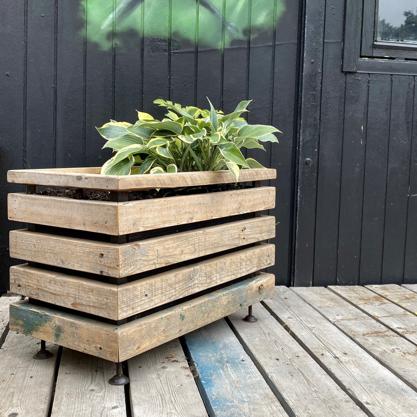 Plantekasser Lille og Lille Ly_Friis & Moltke x Råt&Godt - fordi mennesker og materialer fortjener en chance til - genbrugsmaterialer socialt ansvar DGNB interiør plantekasse