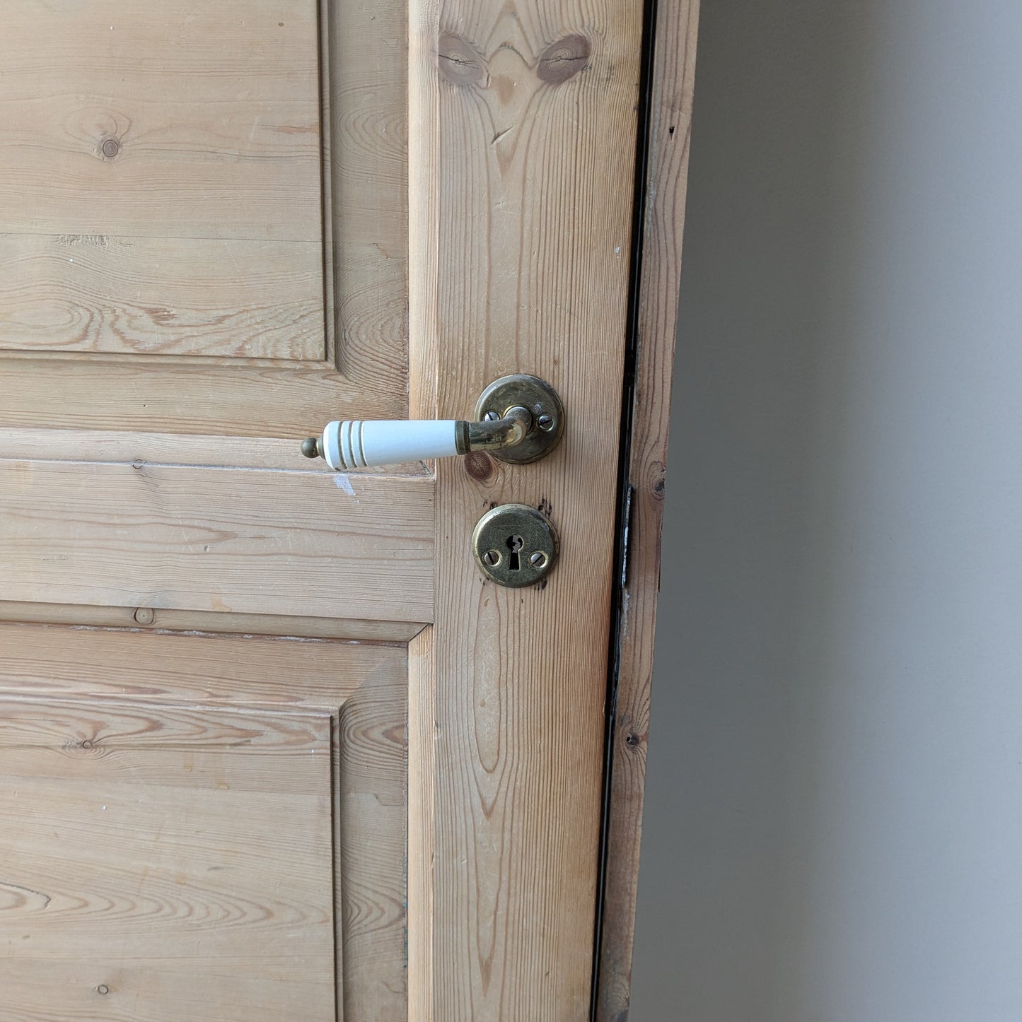 Fyldningsdør med karm