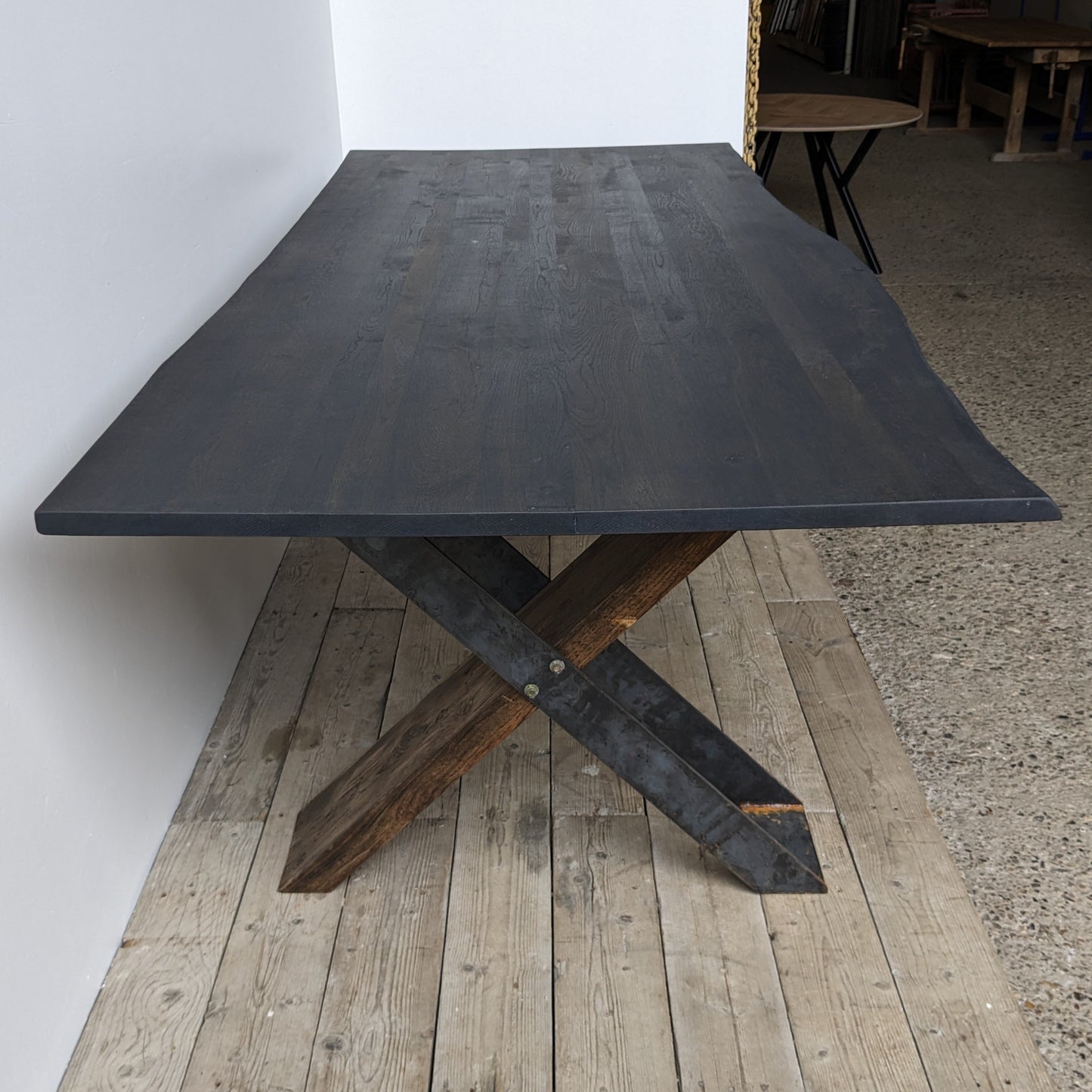 R&G Egetræsbord med X-stel, sortbejdset, R&G X-stel, sortbejdset, håndlavet i Aalborg, kan specialproduceres, træ og metal, genbrugstræ, speciallavet stel, bordstel.