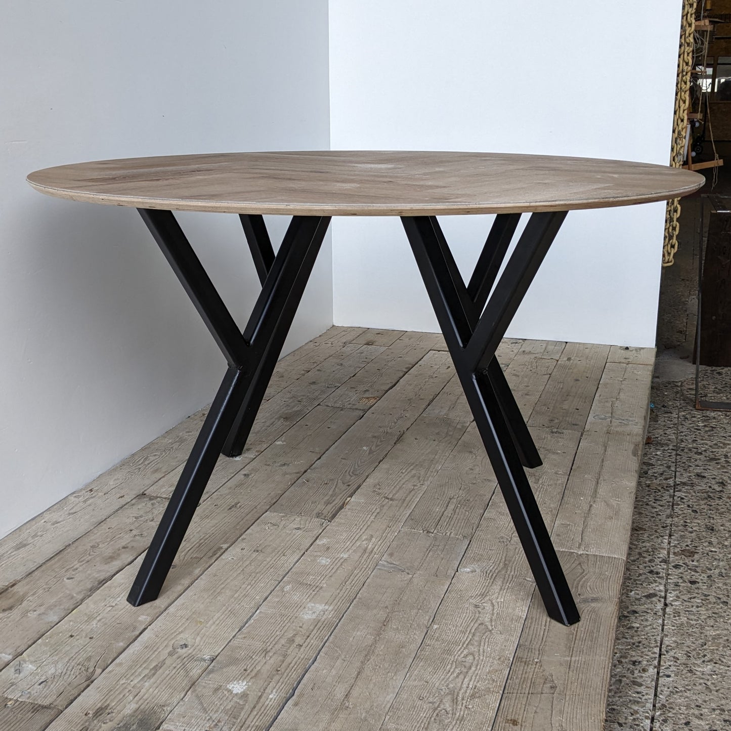 Sildebensbord med Y-stel - specialproduceret i Aalborg