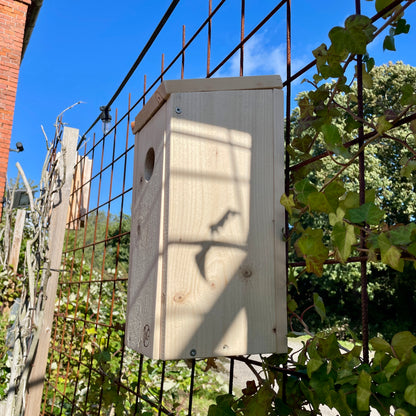 Fuglehus, stærekasse, redekasse stær og spætmejse, produceret af 2. sortering Superwood i samarbejde med unge fra kanten af arbejdsmarkedet. Råt&Godt - fordi mennesker og materialer fortjener en chance til