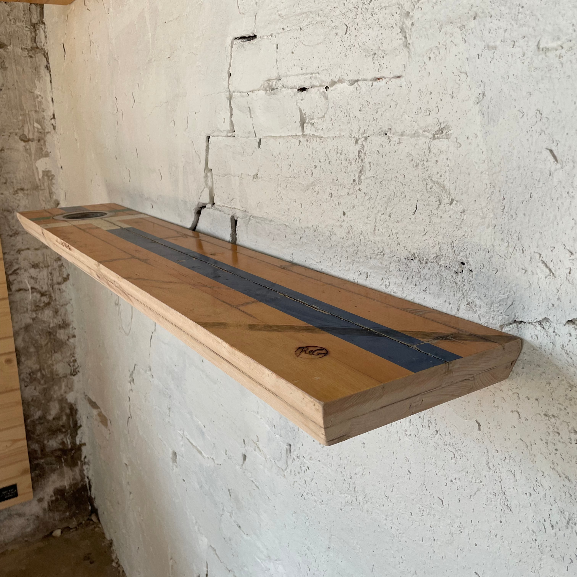 Her ses vores gymnastikhylden fra siden 