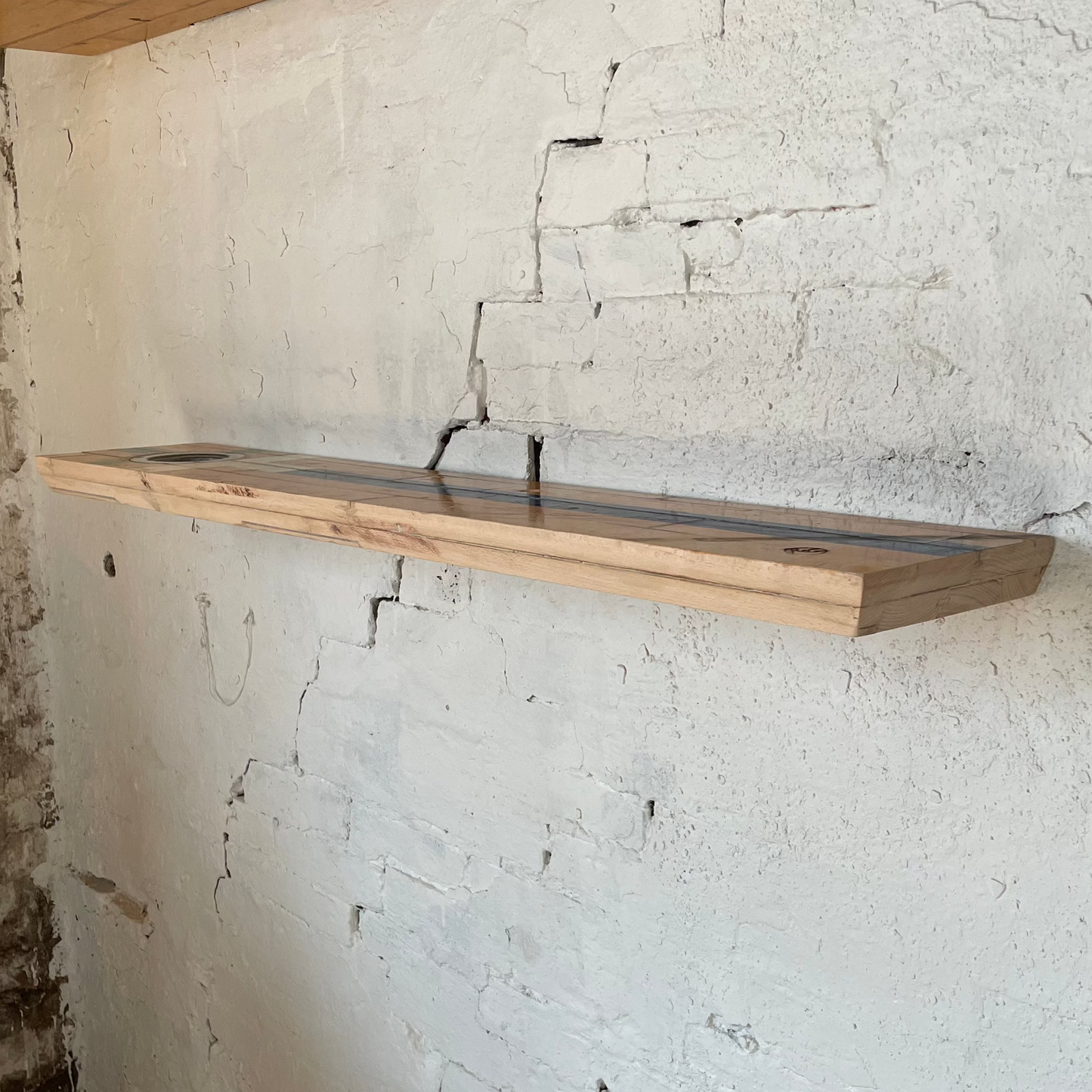 Her kan man se gymnastikhylden fra en lige vinkel 