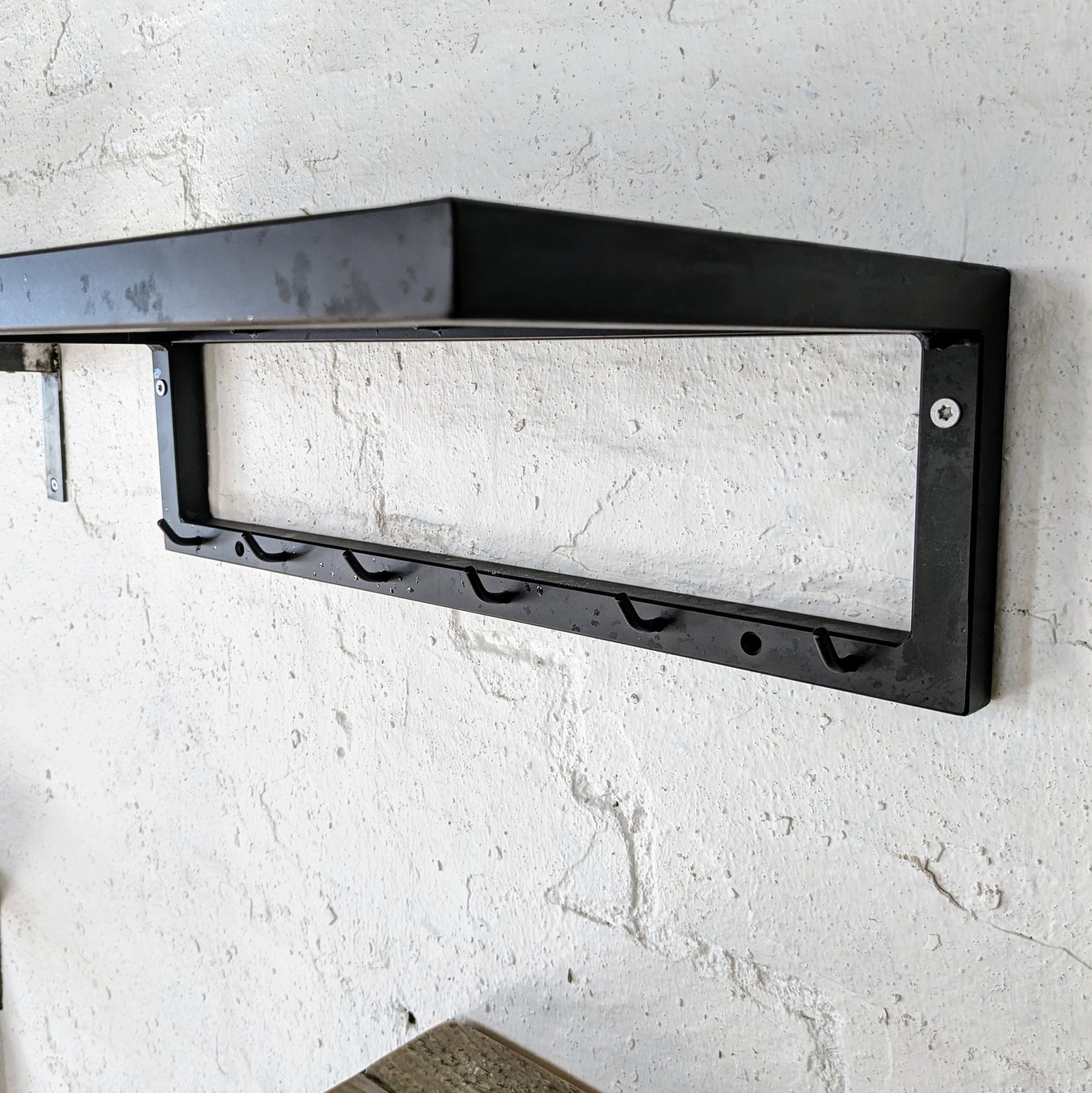 Her ses hattehyldens 6 knager