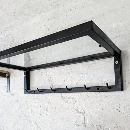 Her ses hattehylden med glasoplade 