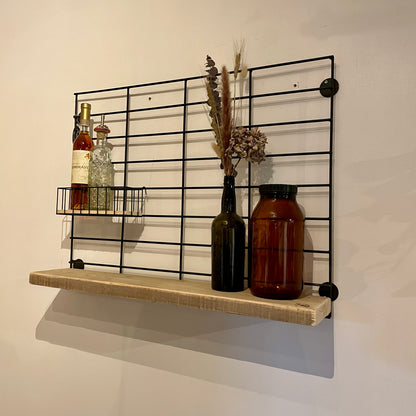 Her ses vores hylde af genbrugstræ.