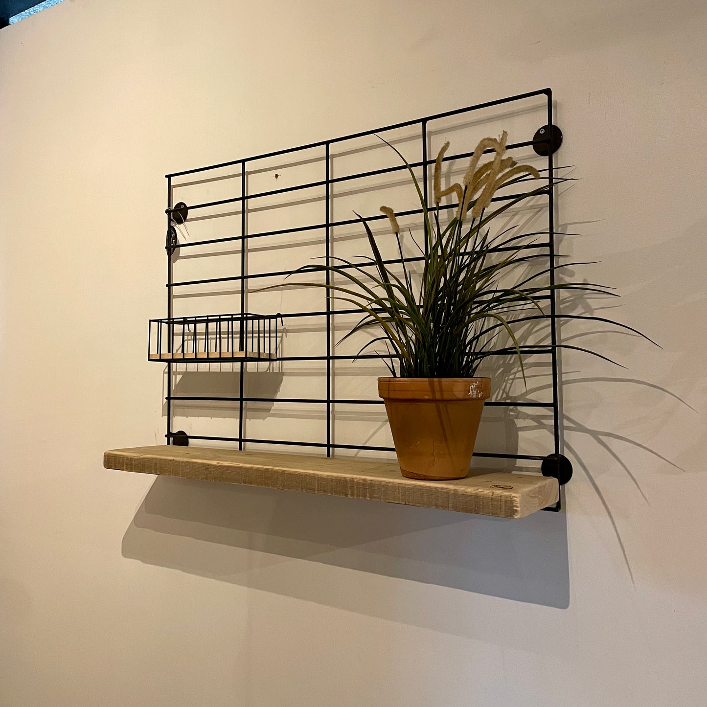 Her ses vores hylde af genbrugstræ.