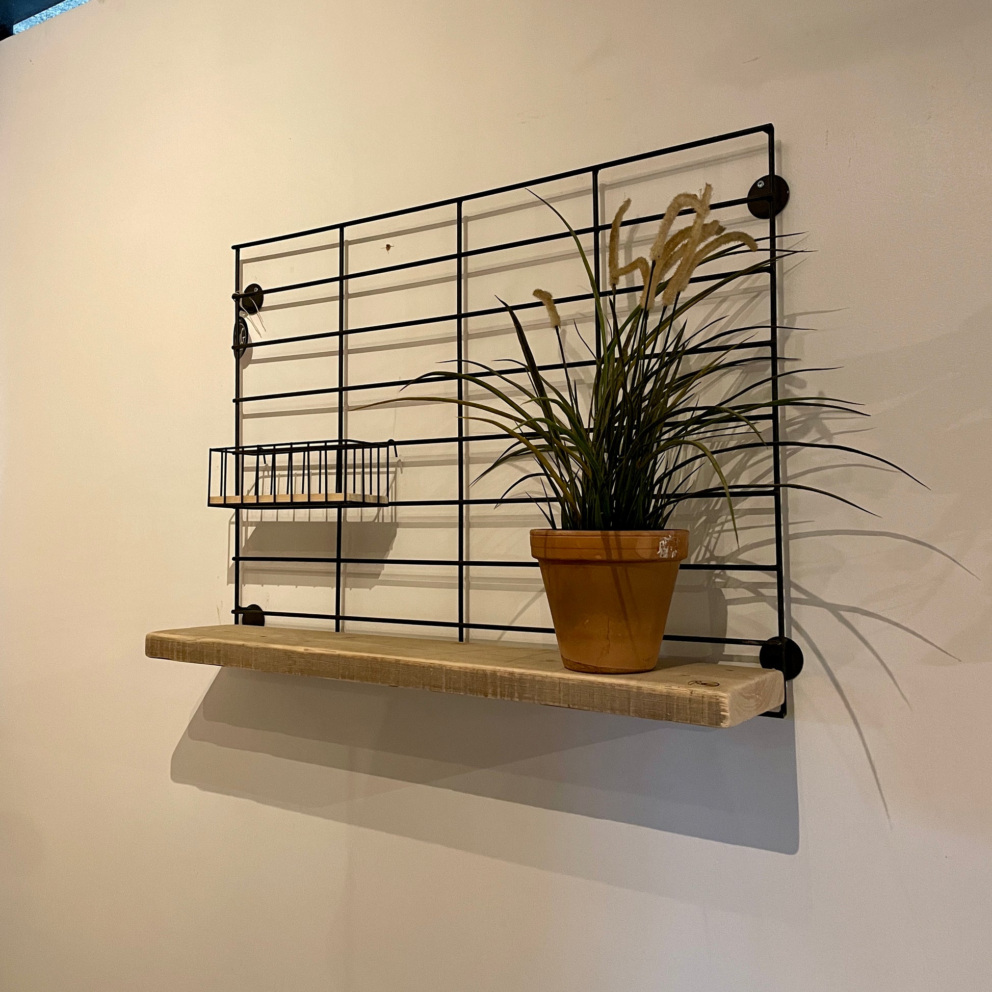 Her ses vores hylde af genbrugstræ.