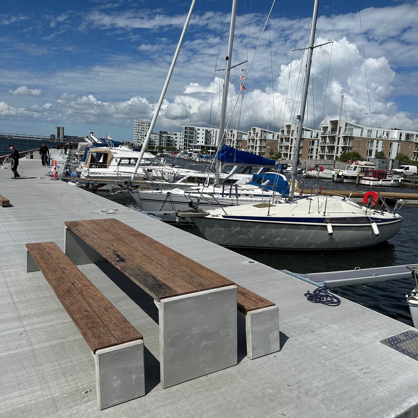 Bord til udeområde i beton og træ – R&G Urban Concrete