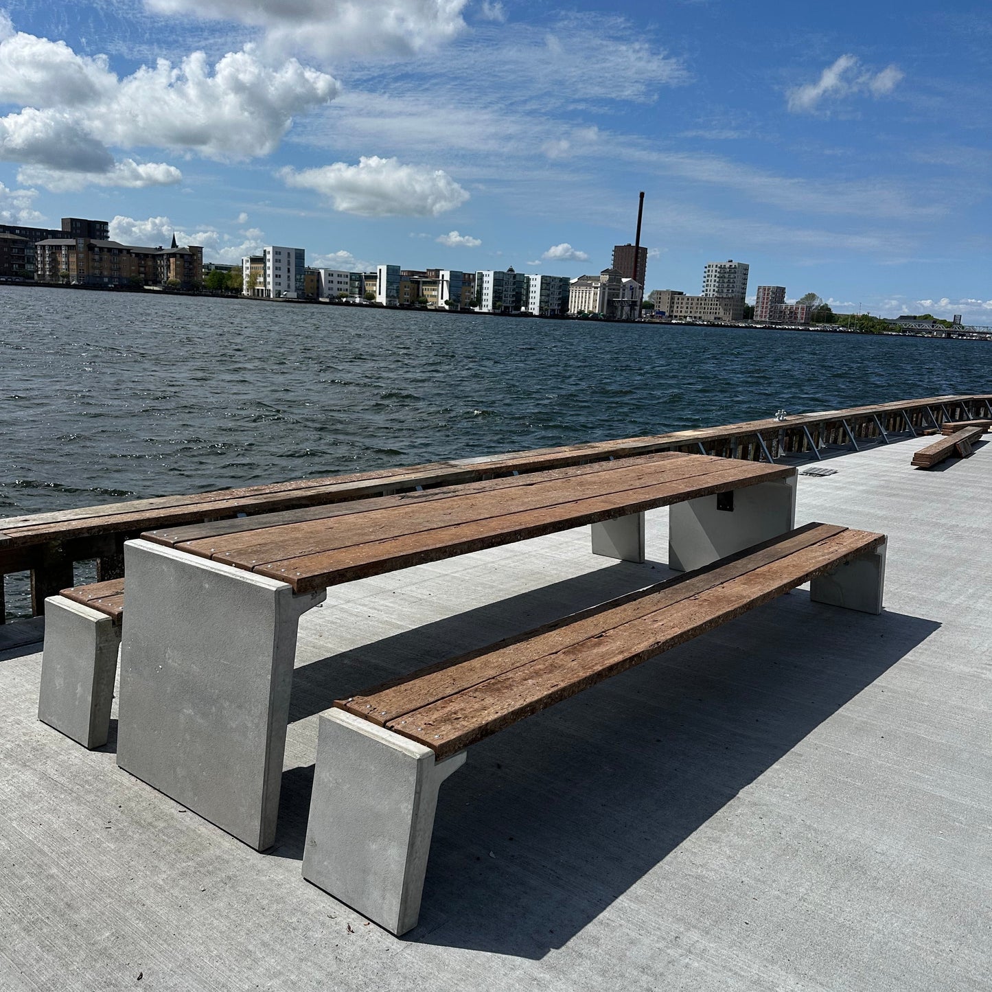 Bord til udeområde i beton og træ – R&G Urban Concrete