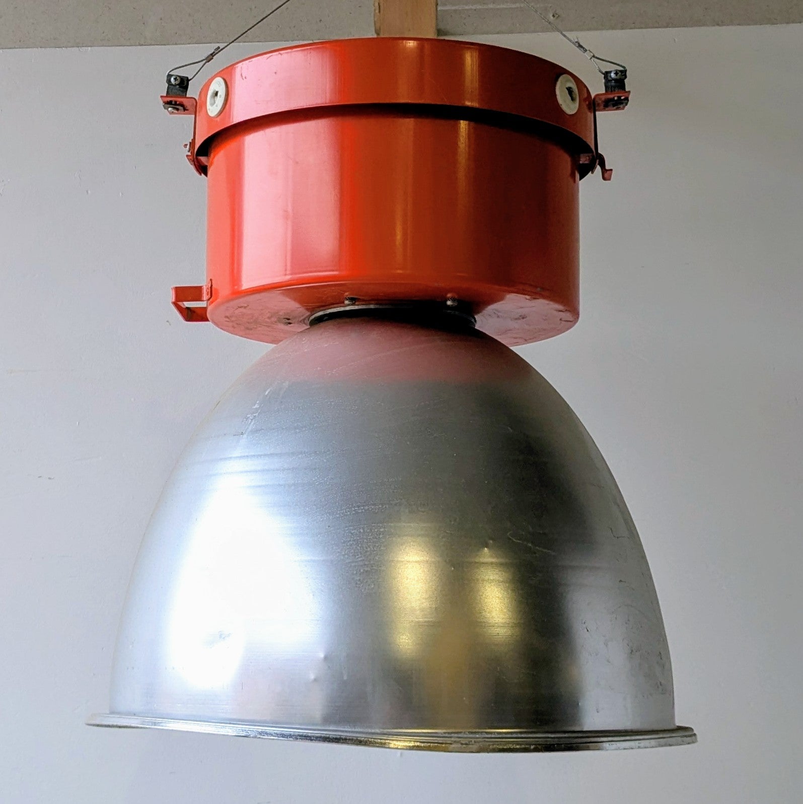 Her ses en industri loftlampe fra ASEA SCANDIA.