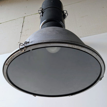 Her ses en industrilampe fra en Østtysk bunker