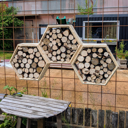 Her ses et sæt af 3stk insekthotel fra Råt&Godt. Insekthotellet kan opleves på Råt&Godts matrikel.