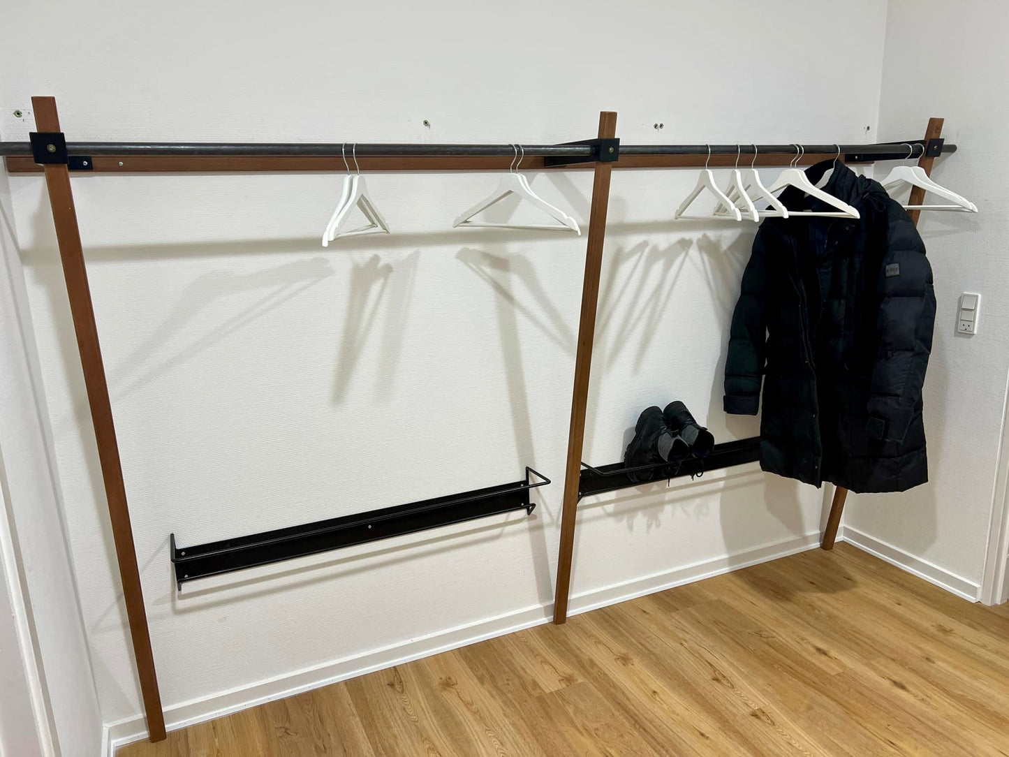 Her ses produktet til at lave en specialproduceret bøjlestang