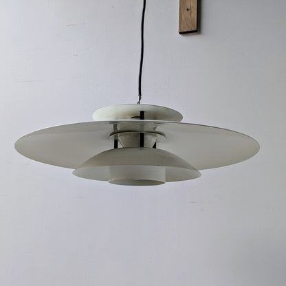 Her ses lamperne. De har været i brug nogle år, og har derfor noget patina.