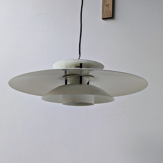 Her ses lamperne. De har været i brug nogle år, og har derfor noget patina.