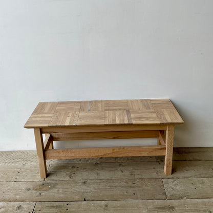 JENS sofaborde - af genbrugt parketgulv, designet af Jens og produceret i samarbejde med unge fra kanten af arbejdsmarkedet, cirkulær økonomi, socialt ansvar