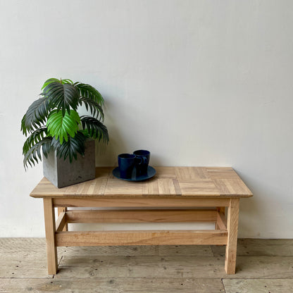 JENS sofaborde - af genbrugt parketgulv, designet af Jens og produceret i samarbejde med unge fra kanten af arbejdsmarkedet, cirkulær økonomi, socialt ansvar