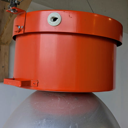 Her ses en industri loftlampe fra ASEA SCANDIA.