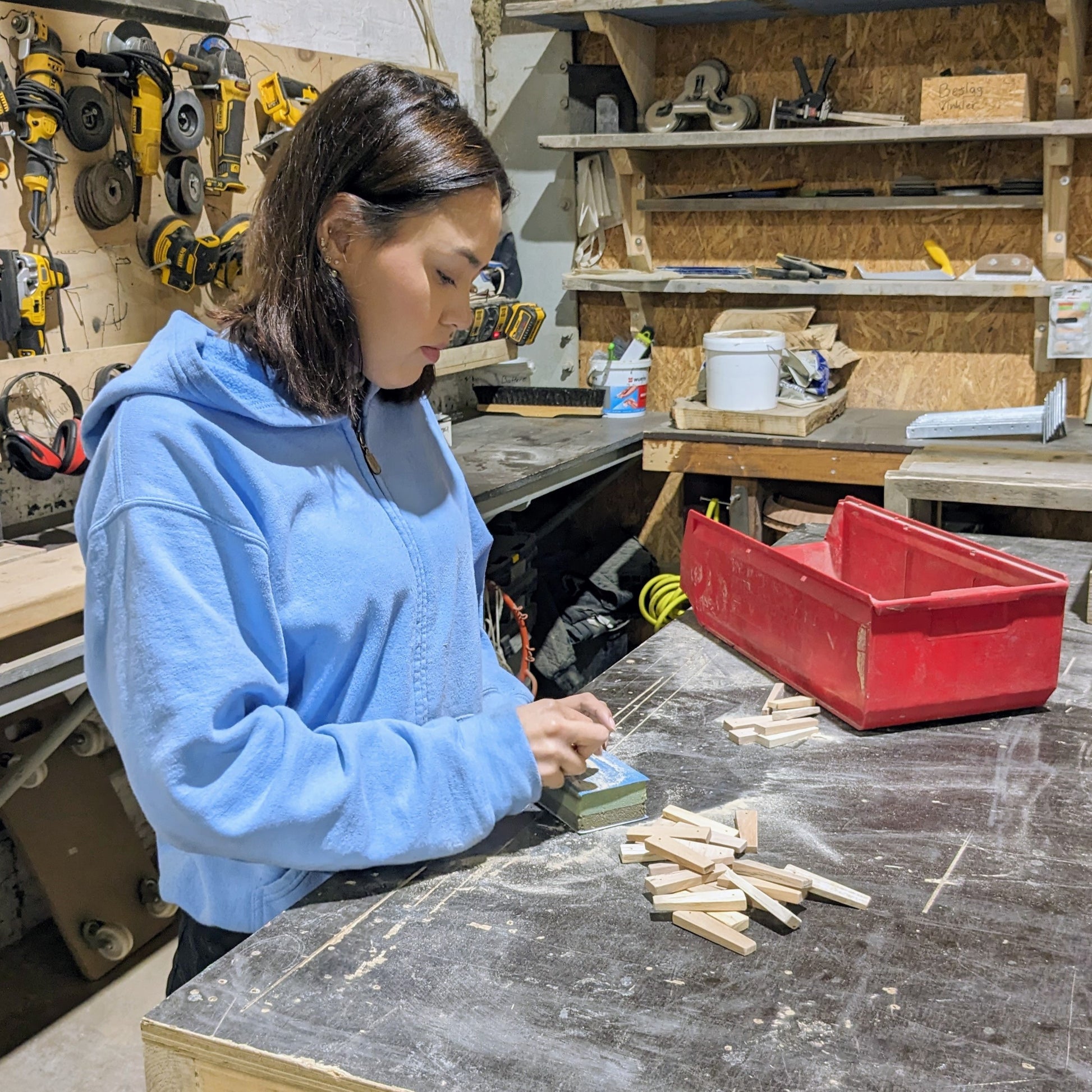 Her kan man se mere af tilblivelsen af maskotterne.