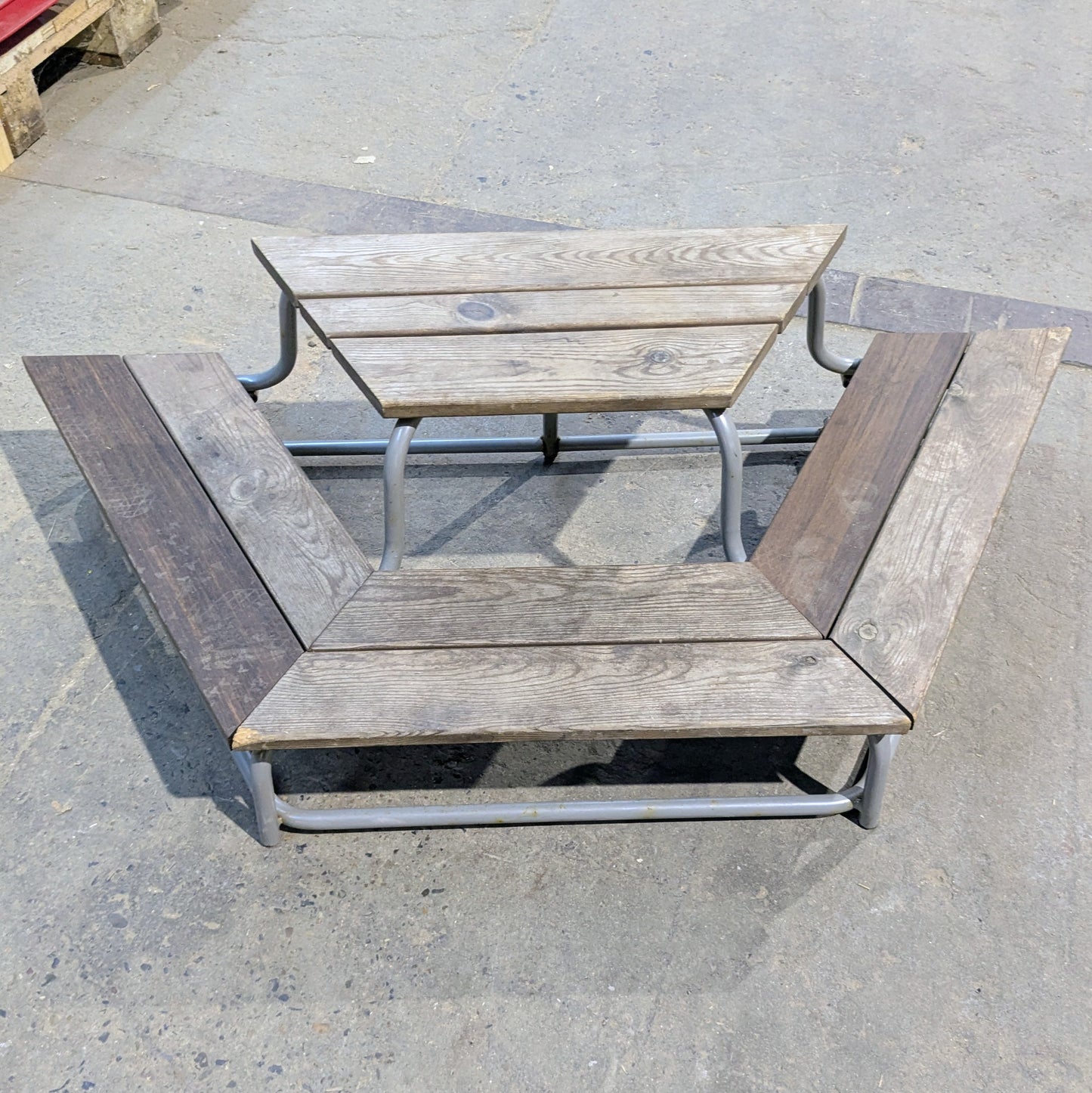 Trappe af træ og metal