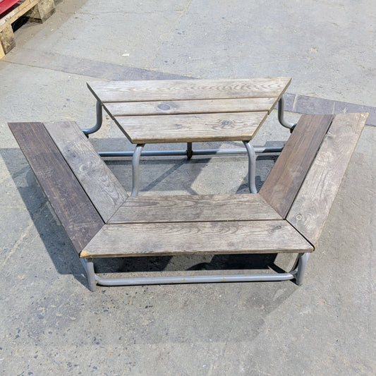 Trappe af træ og metal