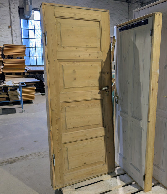 Afsyret indvendig dør