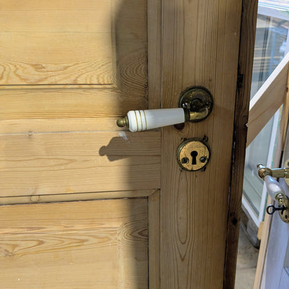 Afsyret indvendig dør