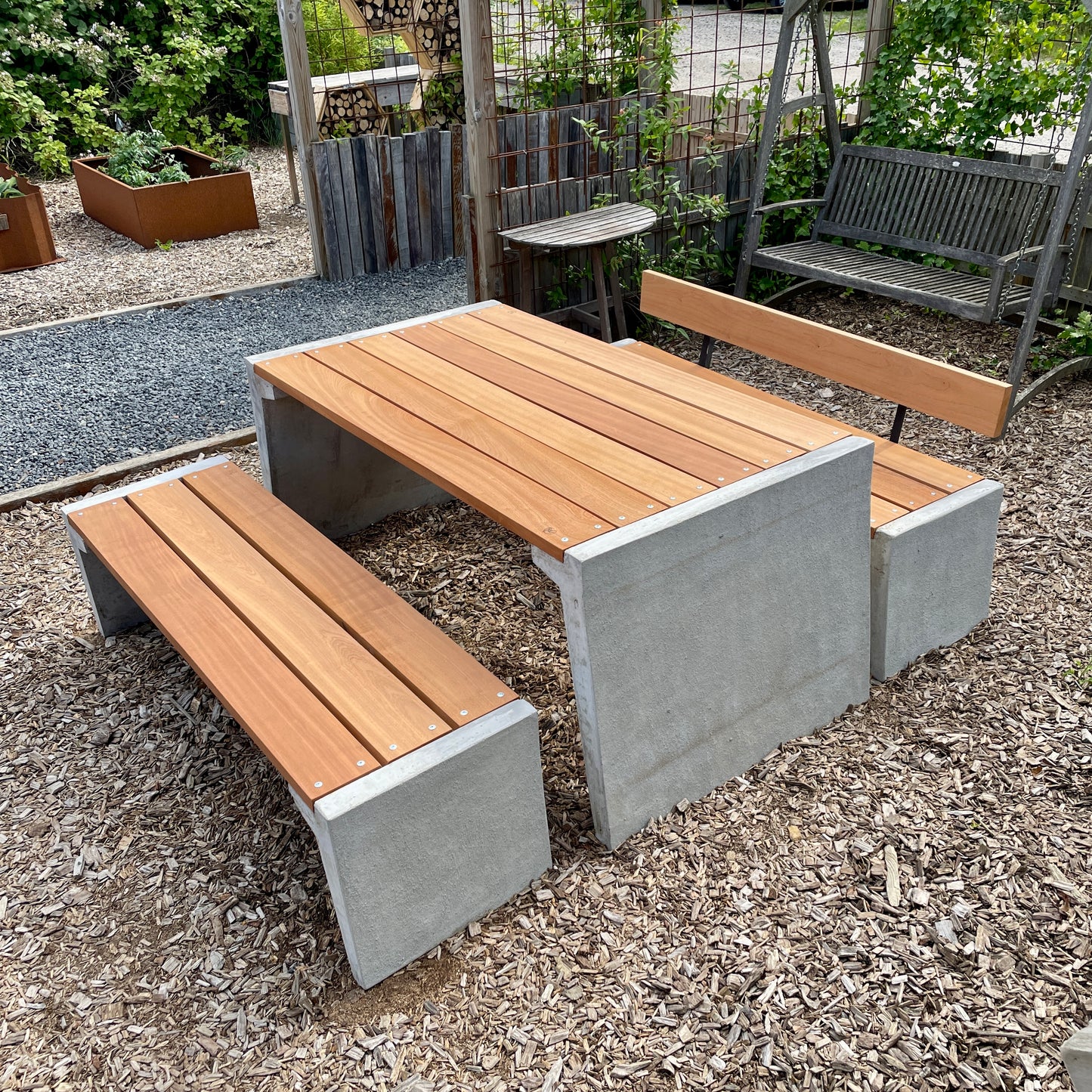 Bord til udeområde i beton og træ – R&G Urban Concrete