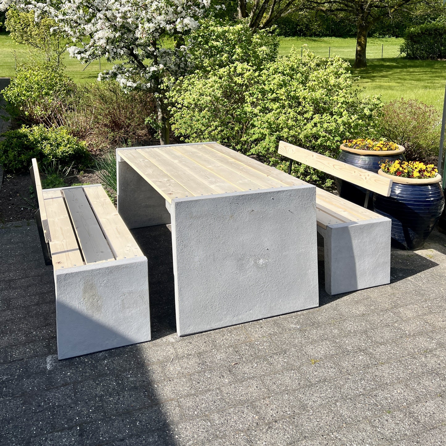 Bord til udeområde i beton og træ – R&G Urban Concrete