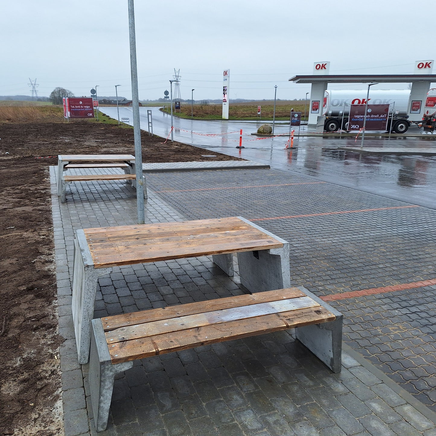 Bord til udeområde i beton og træ – R&G Urban Concrete