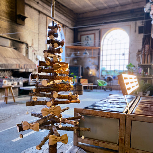 Juletræer af genbrugte juletræer