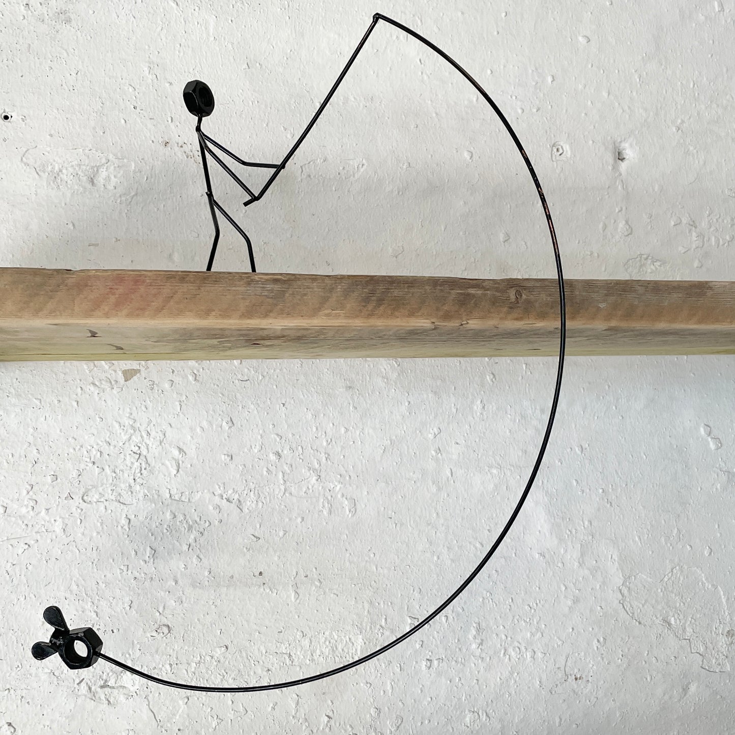 Her ses figuren som er lavet af restmetal 