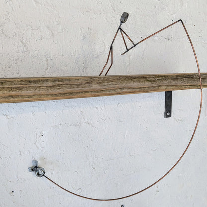 Her ses figuren som er lavet af restmetal 