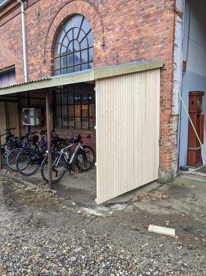 Superwood facadebeklædning brugt til cykelskur