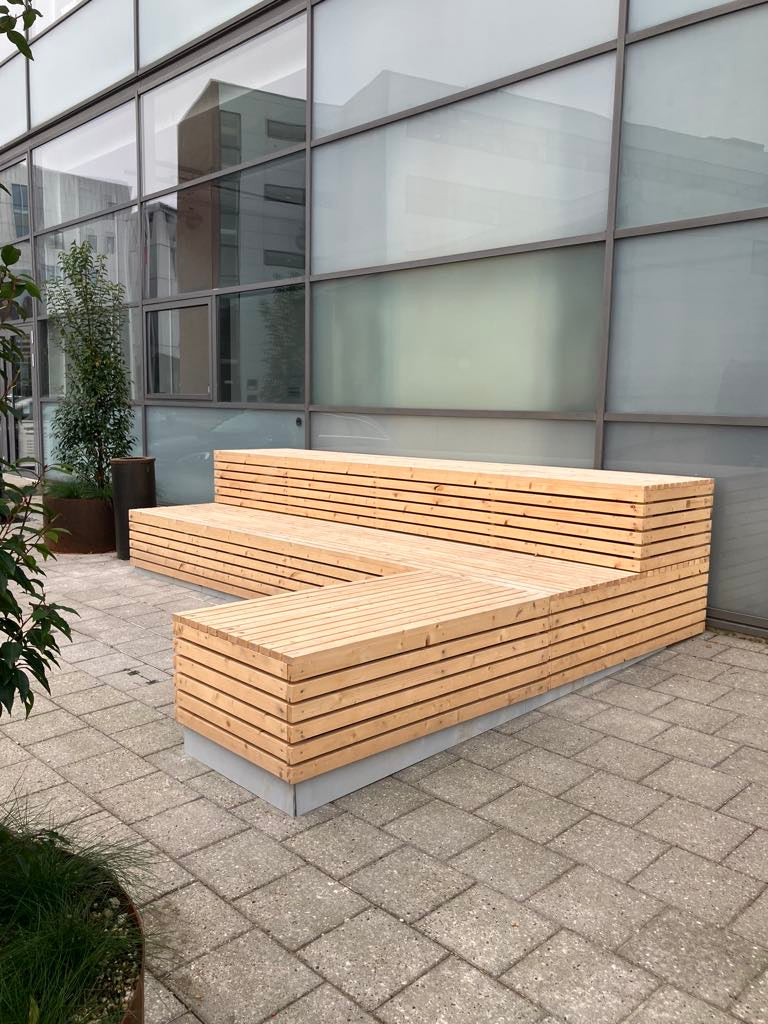 Her ses produktet lavet til en modul bænk