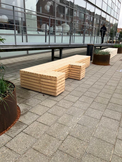 Her ses produktet lavet til en bænk