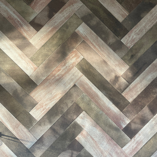 Vægbeklædning af spånplade i sildebensmønster