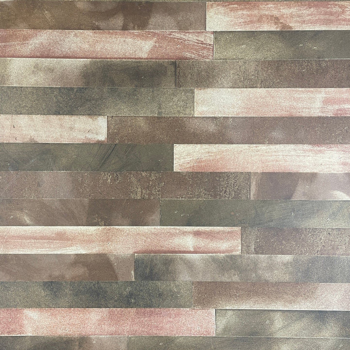 Vægbeklædning af spånplade i mønster med lige stave