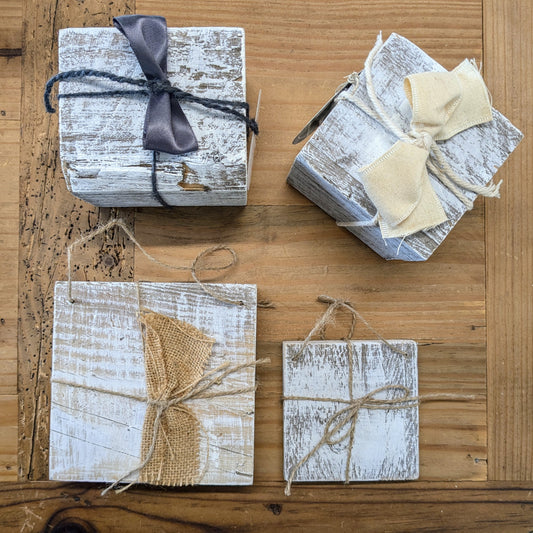 Julepyntspakker lavet af genbrugstræ